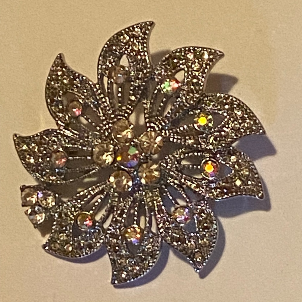 🍀Vintage Silver Tone Napier Crystal Brooch